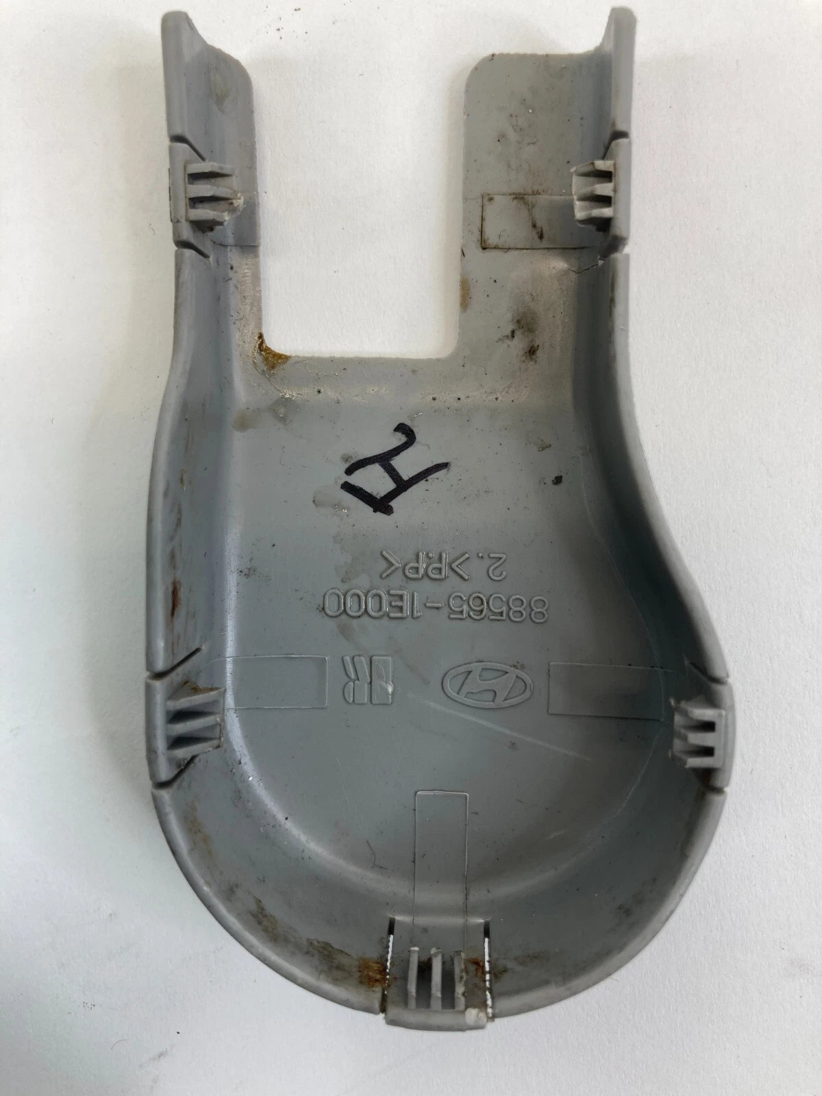 06-09 HYUNDAI ACCENT FRONT LEFT DRIVER SEAT REAR TRACK END COVER 88565-1E000 OEM
