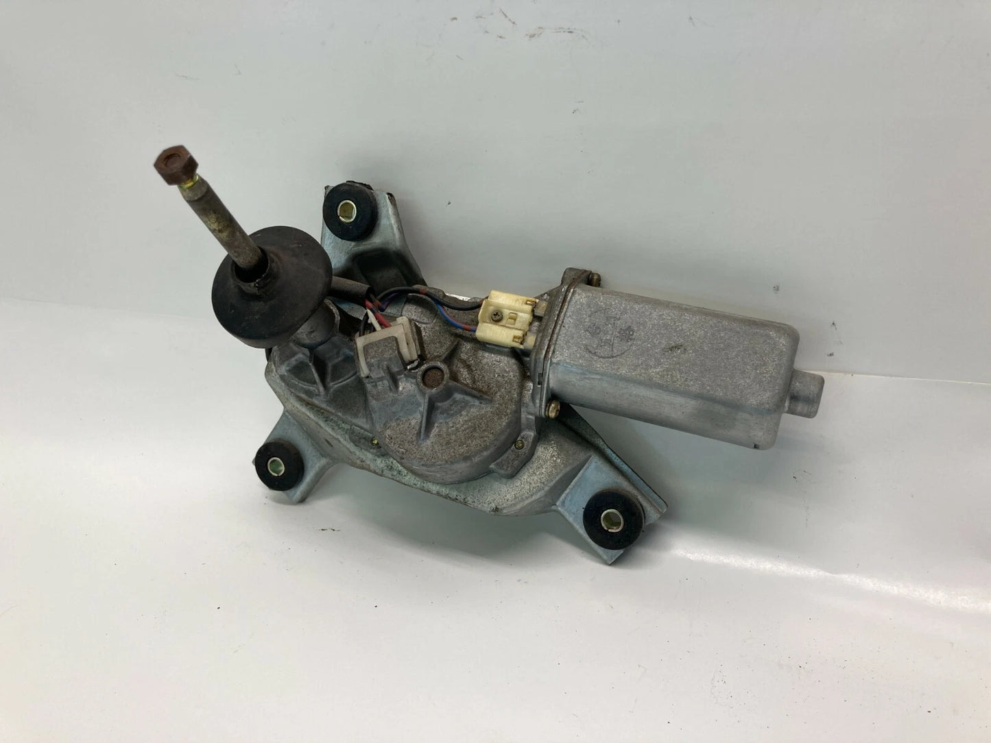 97-04 MITSUBISHI MONTERO SPORT REAR WINDSHIELD BACK GLASS WIPER MOTOR WM412091S