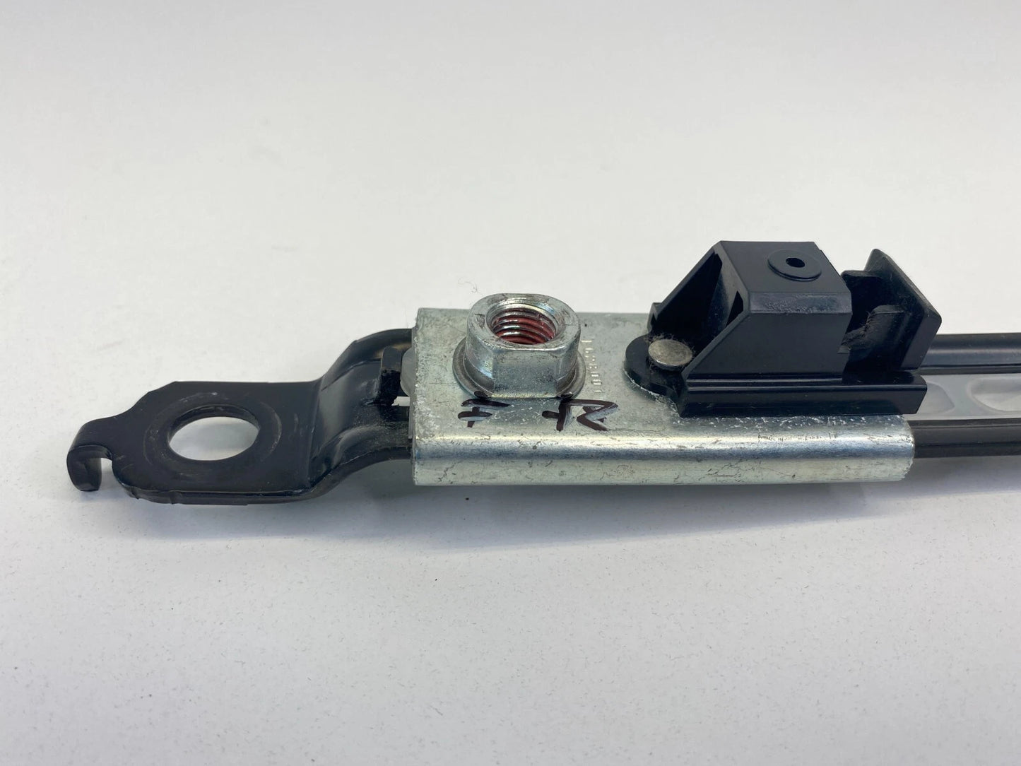 2008-2015 Mitsubishi Lancer Sedan Front Right Seat Belt Height Adjuster E628001