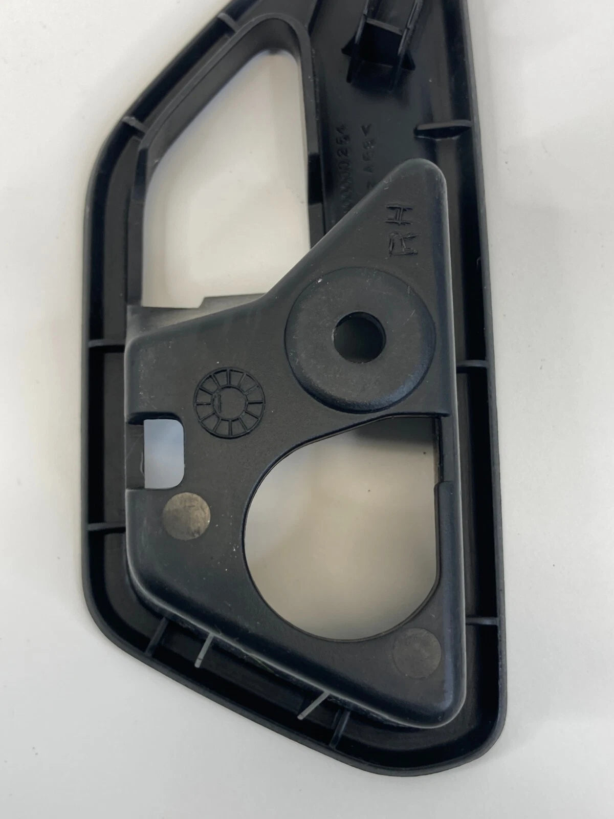 2009 2010 DODGE JOURNEY FRONT RIGHT INTERIOR DOOR HANDLE BEZEL TRIM 100000254