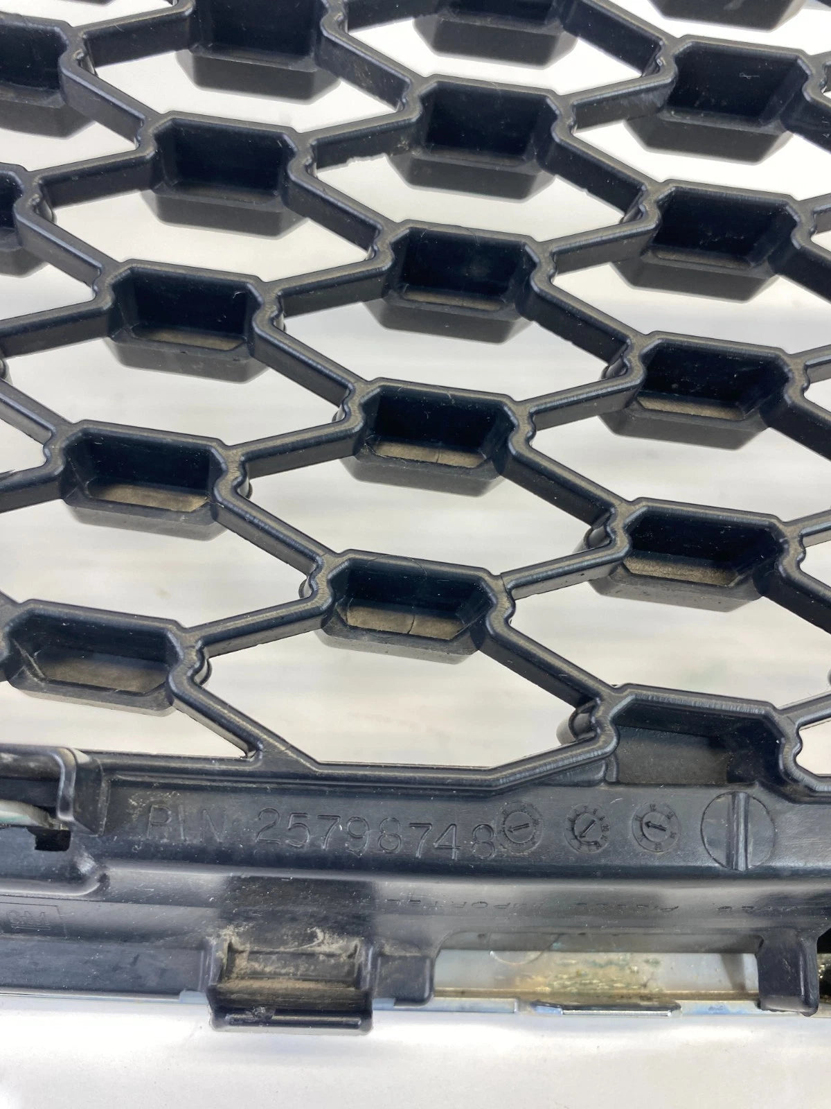 2010-2015 CHEVROLET EQUINOX FRONT LOWER CENTER RADIATOR GRILL GRILLE 25798748