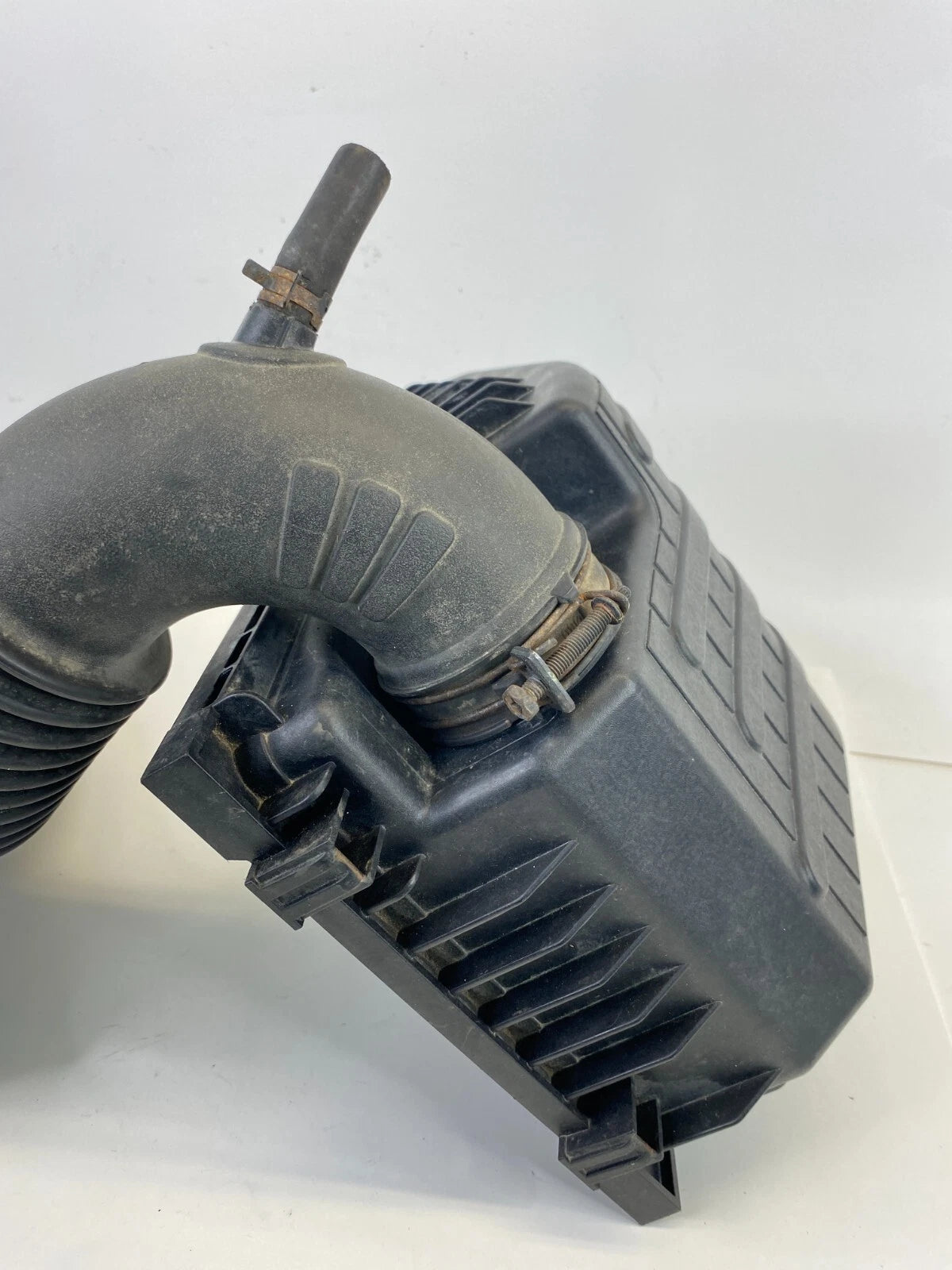 13-16 HYUNDAI SANTA FE SPORT INTAKE UPPER CLEANER BOX HOUSING 28130-2W200 OEM