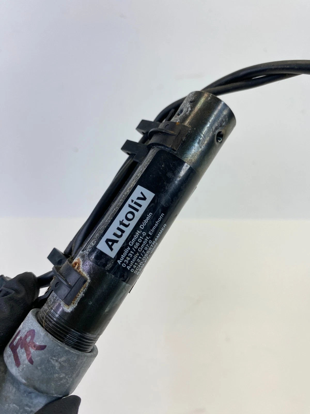 2001-2005 BMW 325I 325XI FRONT RIGHT PASSENGER SEAT BELT BUCKLE 8-234-970 OEM