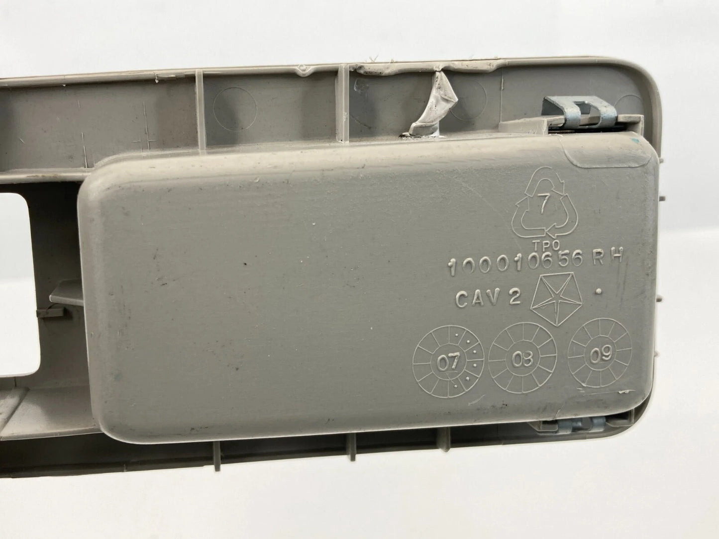 2005-2010 CHRYSLER 300 FRONT RIGHT SIDE DOOR WINDOW SWITCH BEZEL COVER TRIM OEM