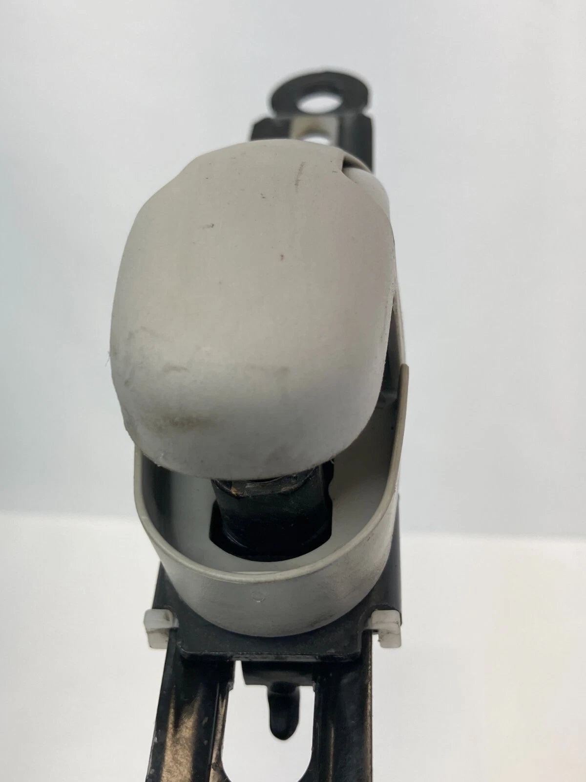2008-2010 CHRYSLER TOWN & COUNTRY FRONT RIGHT SIDE SEAT BELT ADJUSTER HEIGHT OEM