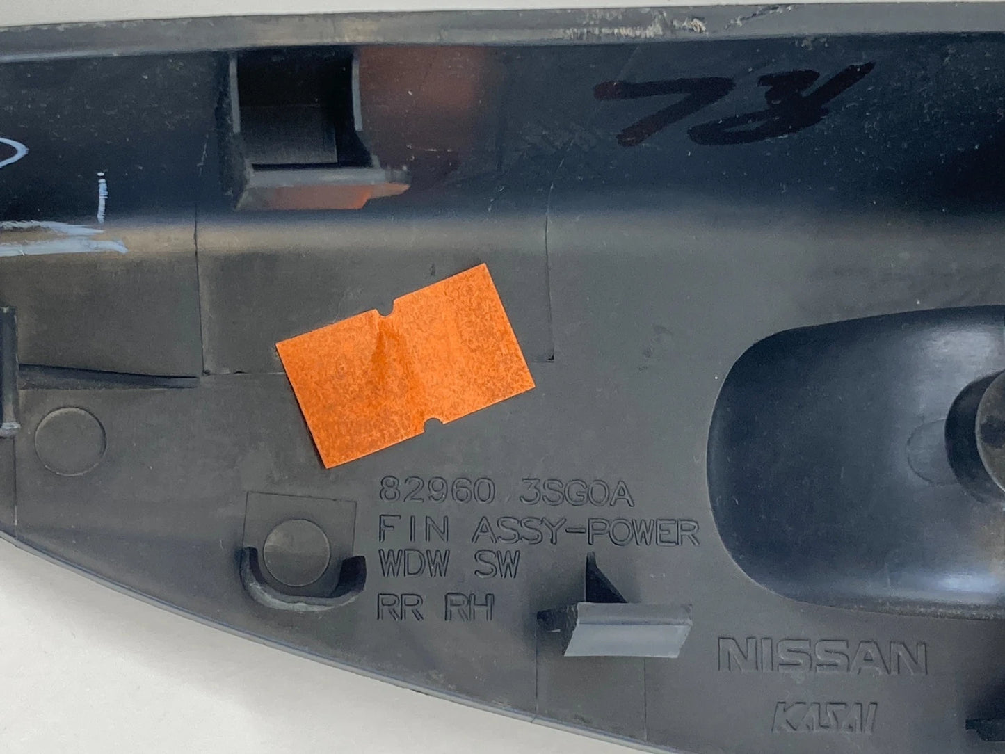 13-16 NISSAN SENTRA REAR RIGHT DOOR WINDOW CONTROL SWITCH W BEZEL OEM 829603SG0A