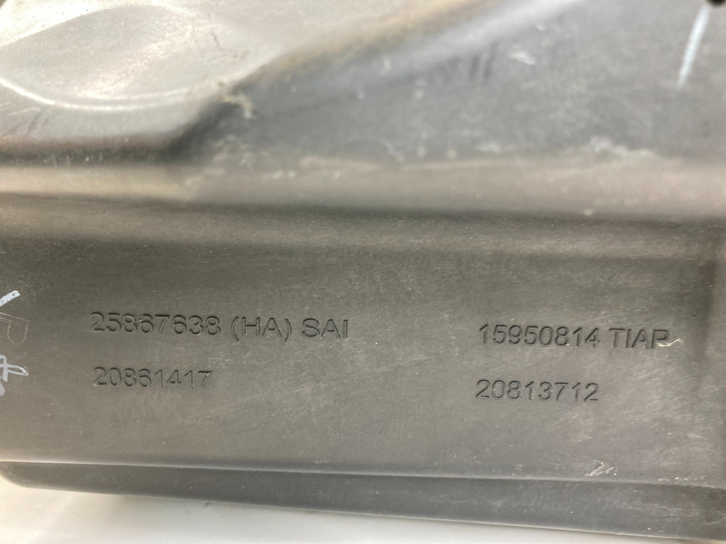 2012-2015 Chevy Equinox 12-17 GMC Terrain 2.4 Air Box Intake Cleaner Box Assy