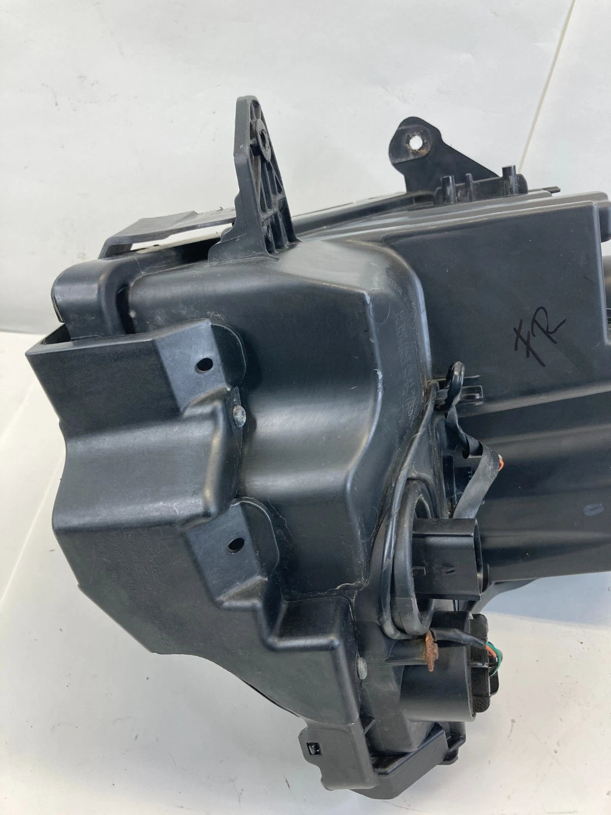 2013-2019 CADILLAC ATS FRONT RIGHT HEADLIGHT HEADLAMP HALOGEN 23180170