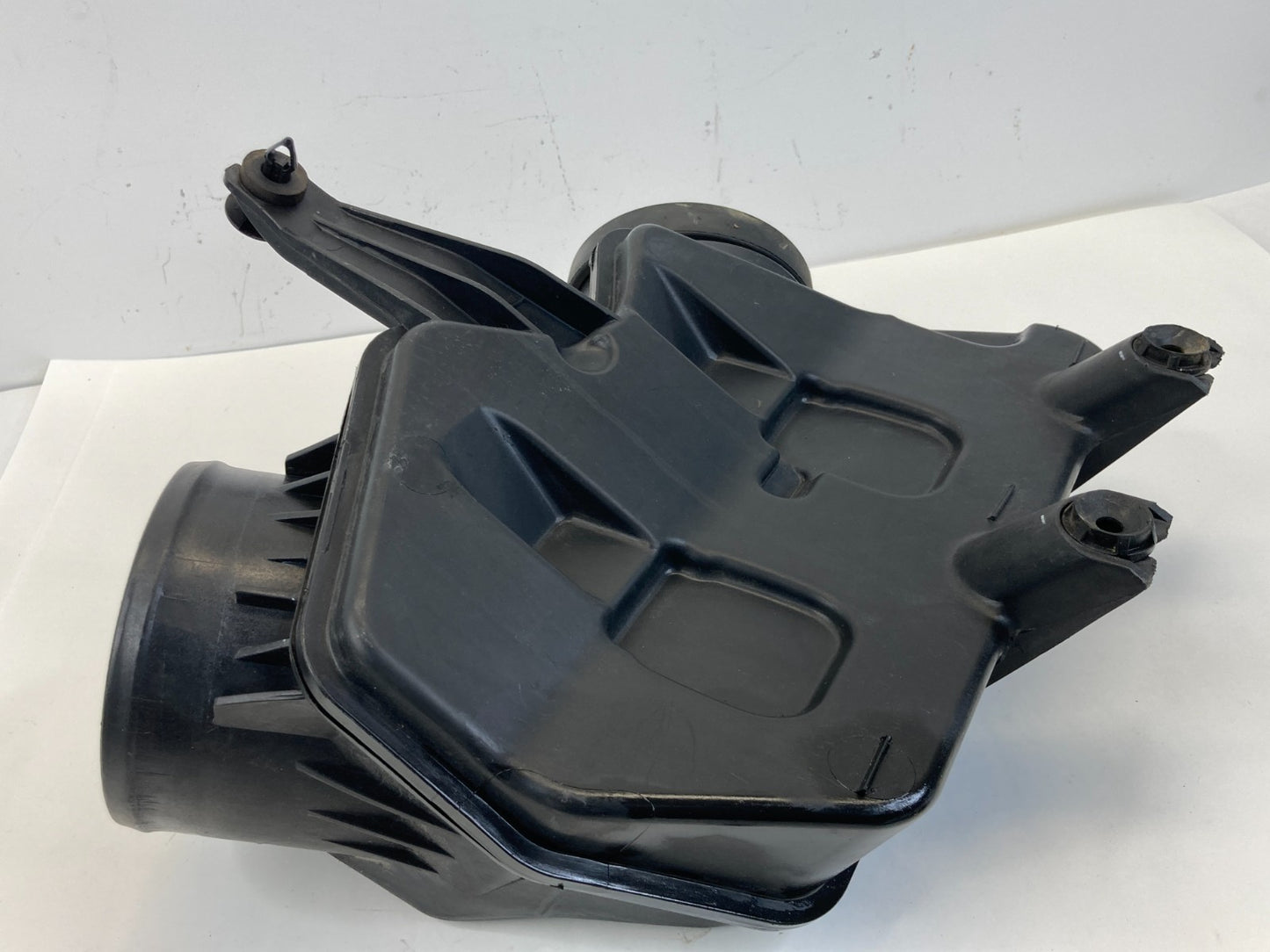 12 13 14 15 16 Chrysler Town & Country Air Intake Cleaner Resonator 4861731AC