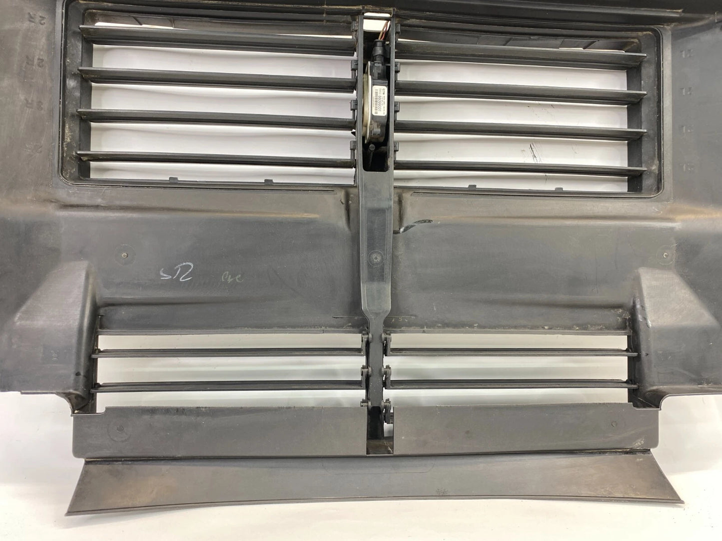 2012-2014 FORD FOCUS RADIATOR ACTIVE VENT GRILLE SHUTTER ASSEMBLY BM51-8475-AD