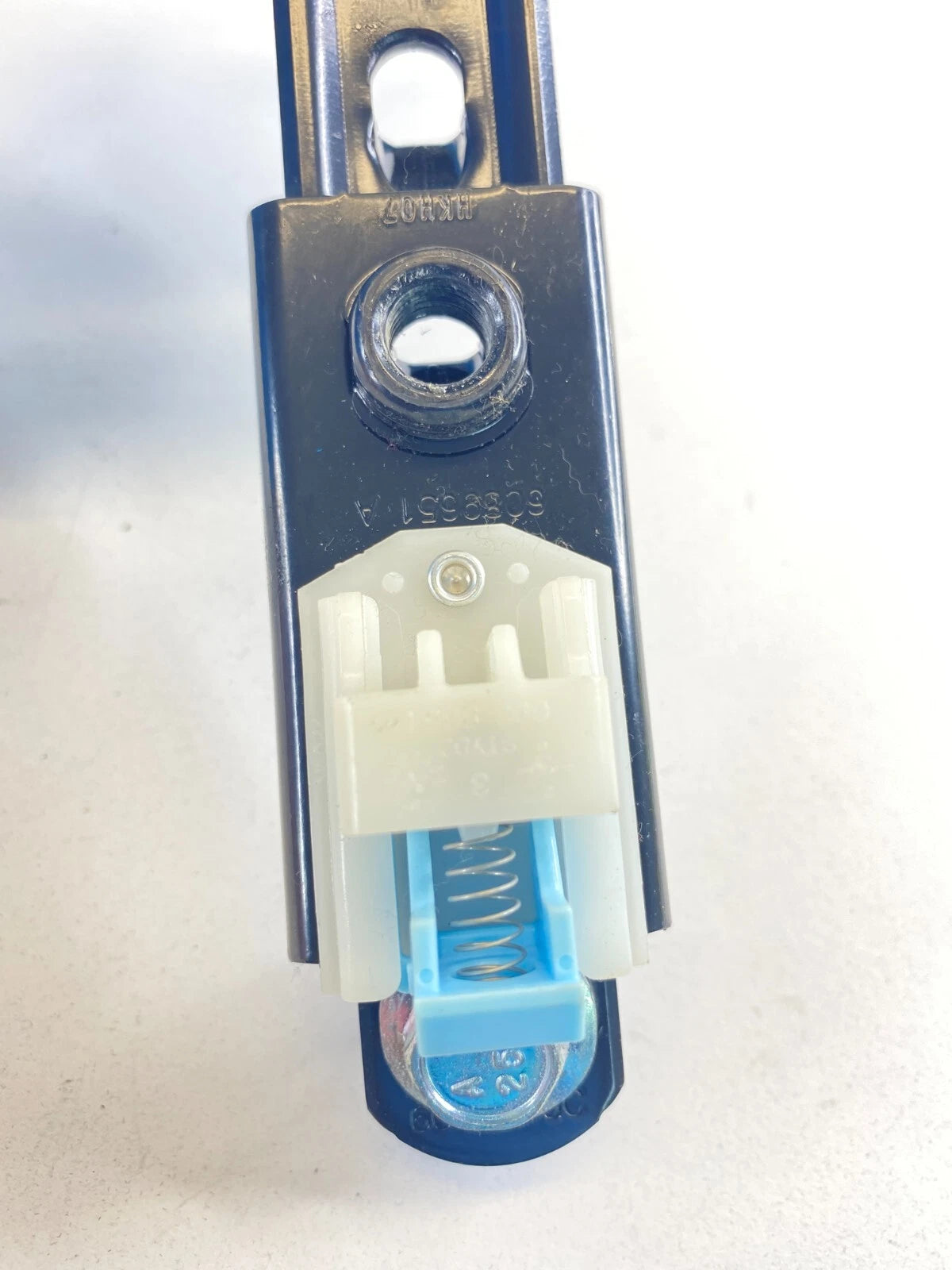 2005-2010 HYUNDAI ELANTRA FRONT LEFT DRIVER SEAT BELT ADJUSTER HEIGHT 6089651A