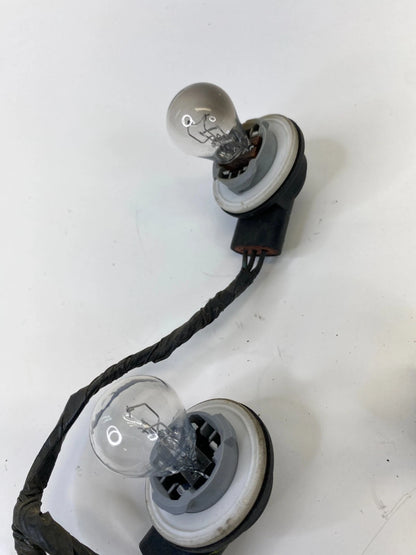 2002-2007 SATURN VUE TAIL LIGHT LAMP WIRE HARNESS REAR PLUG 2GCX-13407-AC OEM