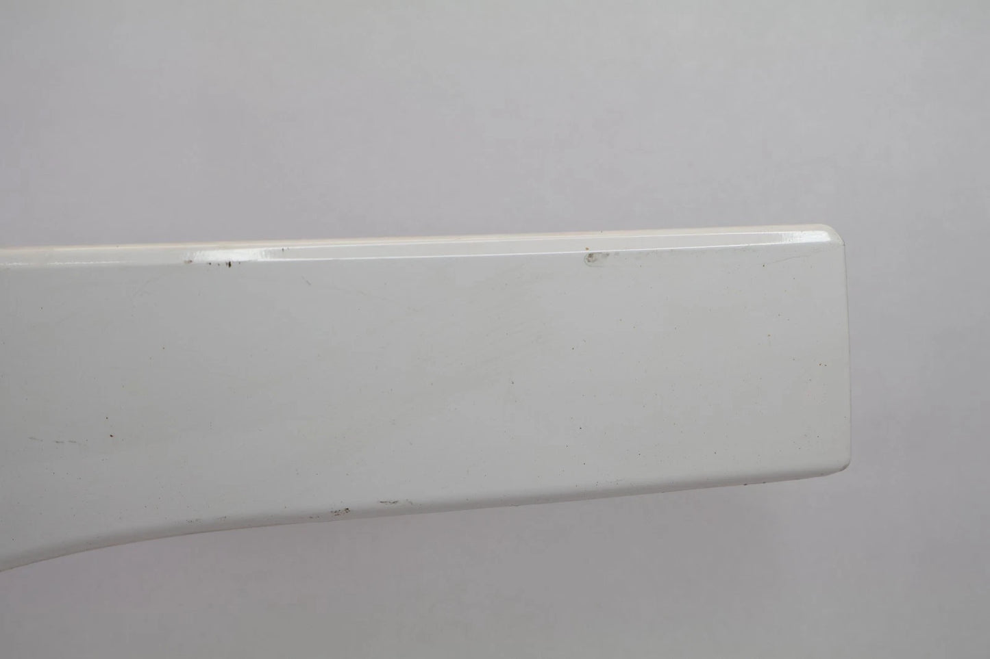 05-09 TOYOTA PRIUS REAR TRUNK LID MOLDING HANDLE GARNISH W EMBLEM OEM 7680147050