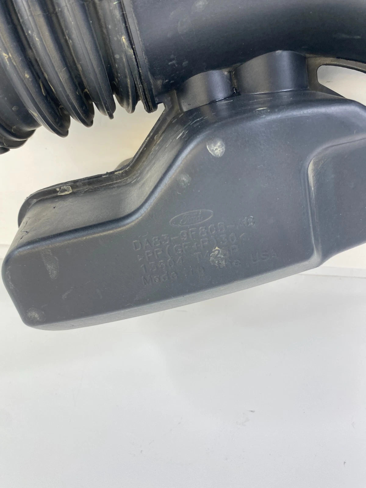 13-19 FORD POLICE INTERCEPTOR AIR CLEANER RESONATOR INTAKE BOX HOUSING ASSY OEM