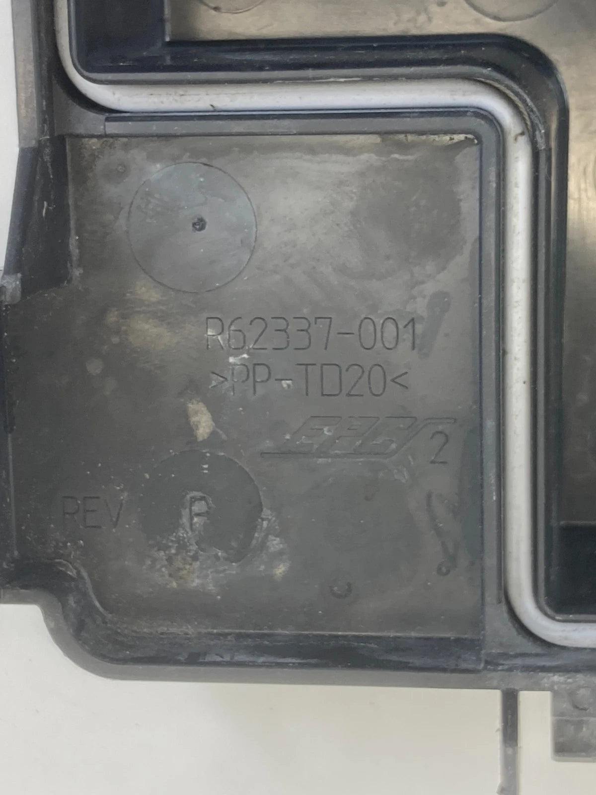 2009 2010 DODGE JOURNEY 3.5L A/T ENGINE FUSE RELAY BOX COVER CAP LID R62337-001