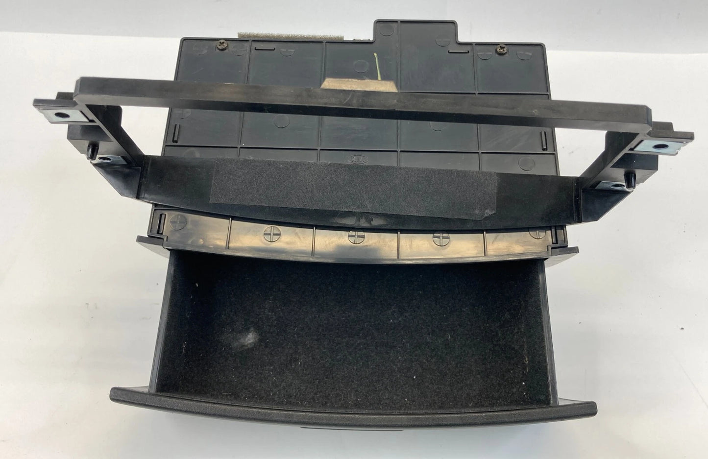 2003-2006 KIA SORENTO CENTER DASH STORAGE TRAY BEZEL TRIM PANEL 84570-3E000 OEM