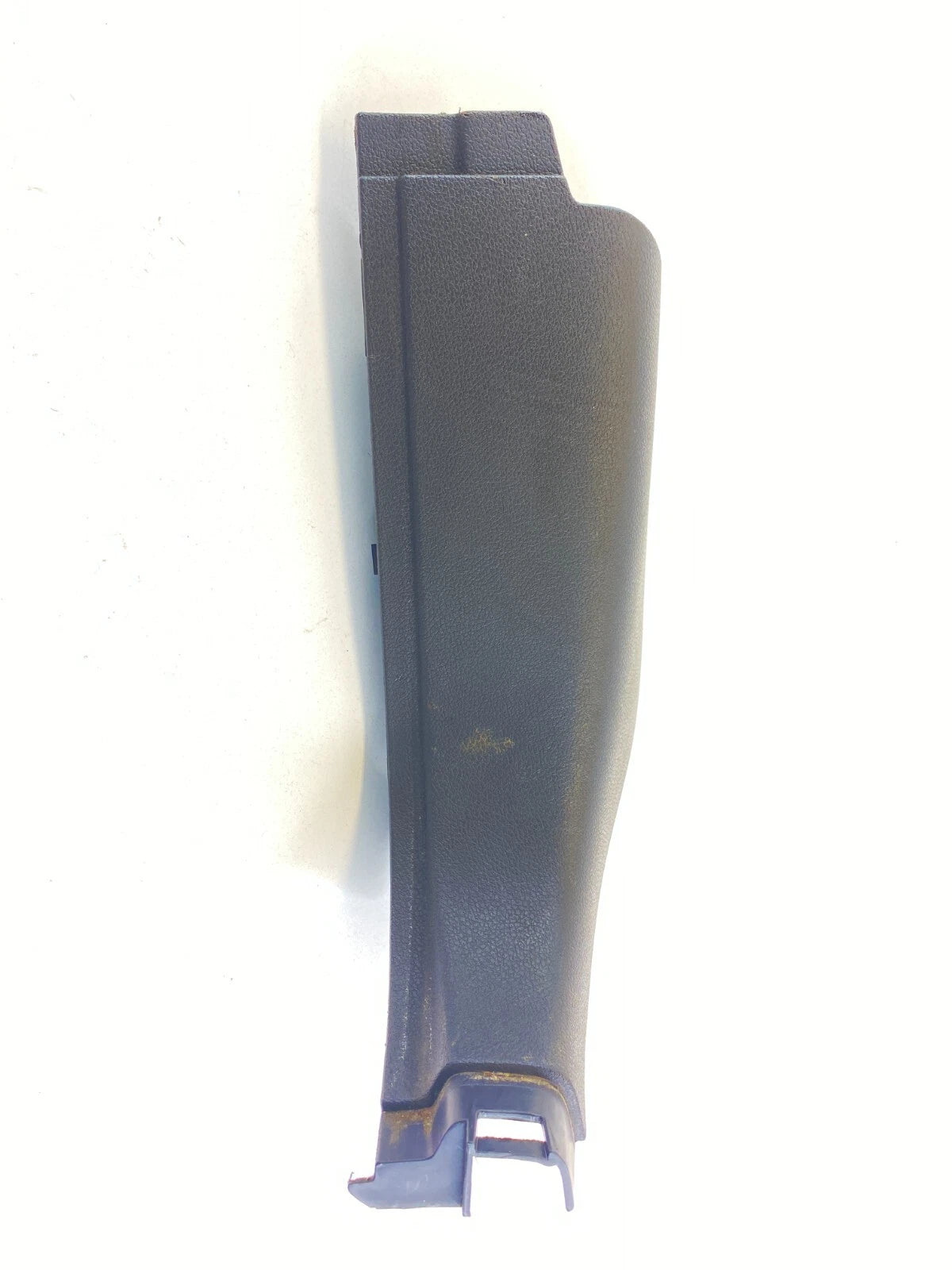 2005 2006 2007 FORD FIVE HUNDRED FRONT LEFT LOWER KICK PLATE PANEL TRIM BEZEL
