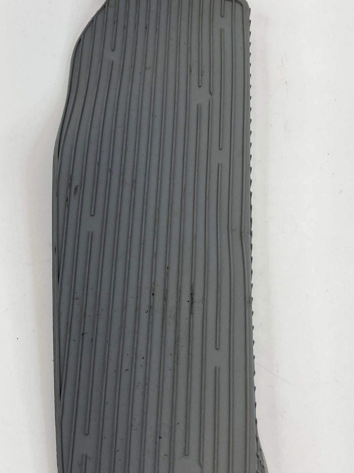 05-07 VOLKSWAGEN JETTA FRONT RIGHT DOOR PANEL INSERT MAT RUBBER 1K4-868-134 OEM