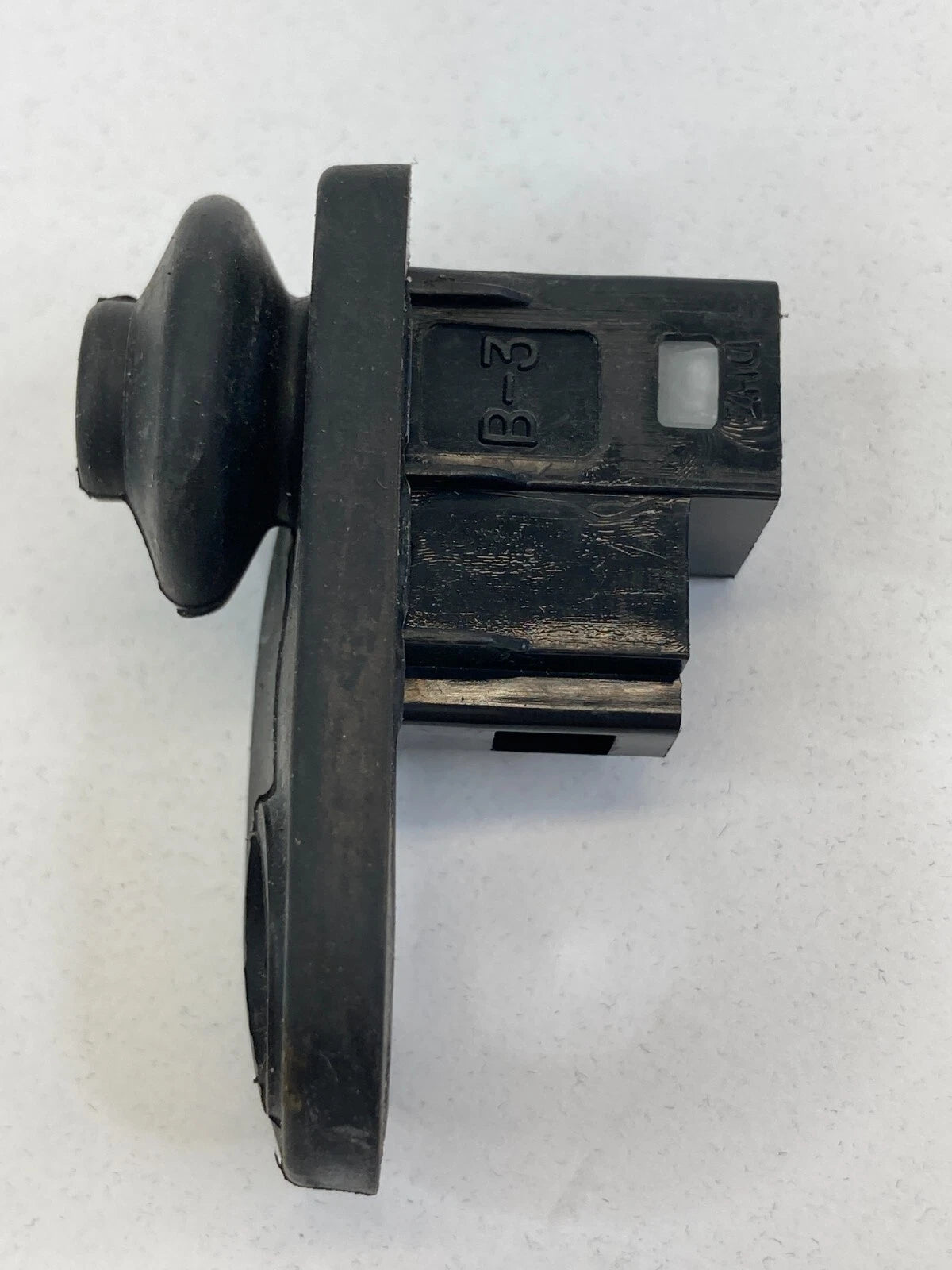 2004-2009 KIA SPECTRA 06-09 SPECTRA5 FRONT RIGHT DOOR JAMB AJAR BUTTON SWITCH