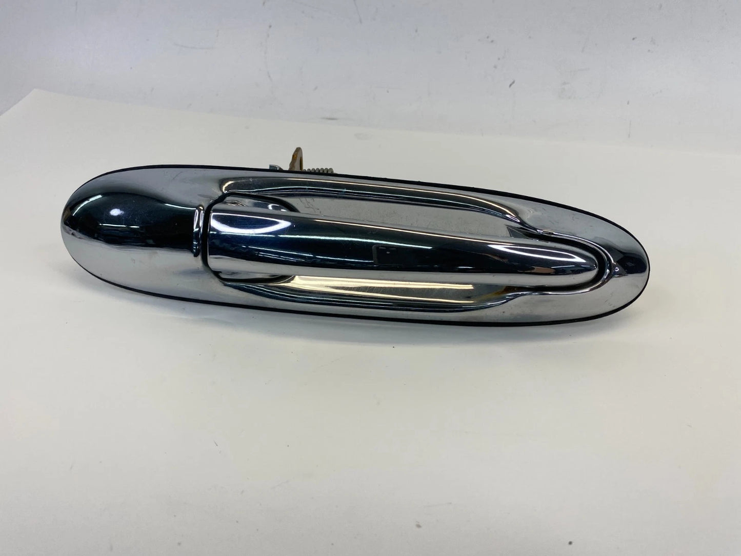 1998-2002 LINCOLN TOWN CAR FRONT RIGHT SIDE EXTERIOR DOOR HANDLE 9384000ASM OEM