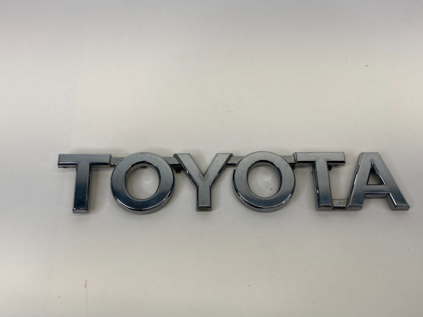 2008-2013 Toyota Highlander V6 Rear Tailgate Tail Gate Emblem Nameplate Logo