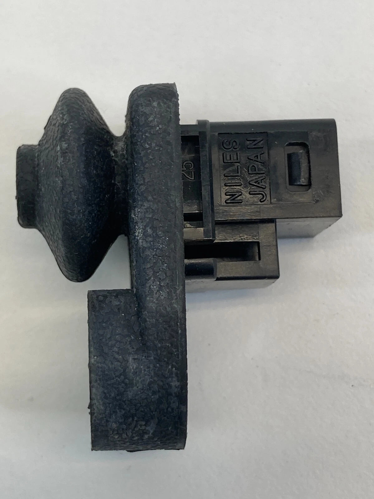 2011-2017 NISSAN JUKE 2002-2012 ALTIMA SWITCH DOOR AJAR JAMB BUTTON SWITCH