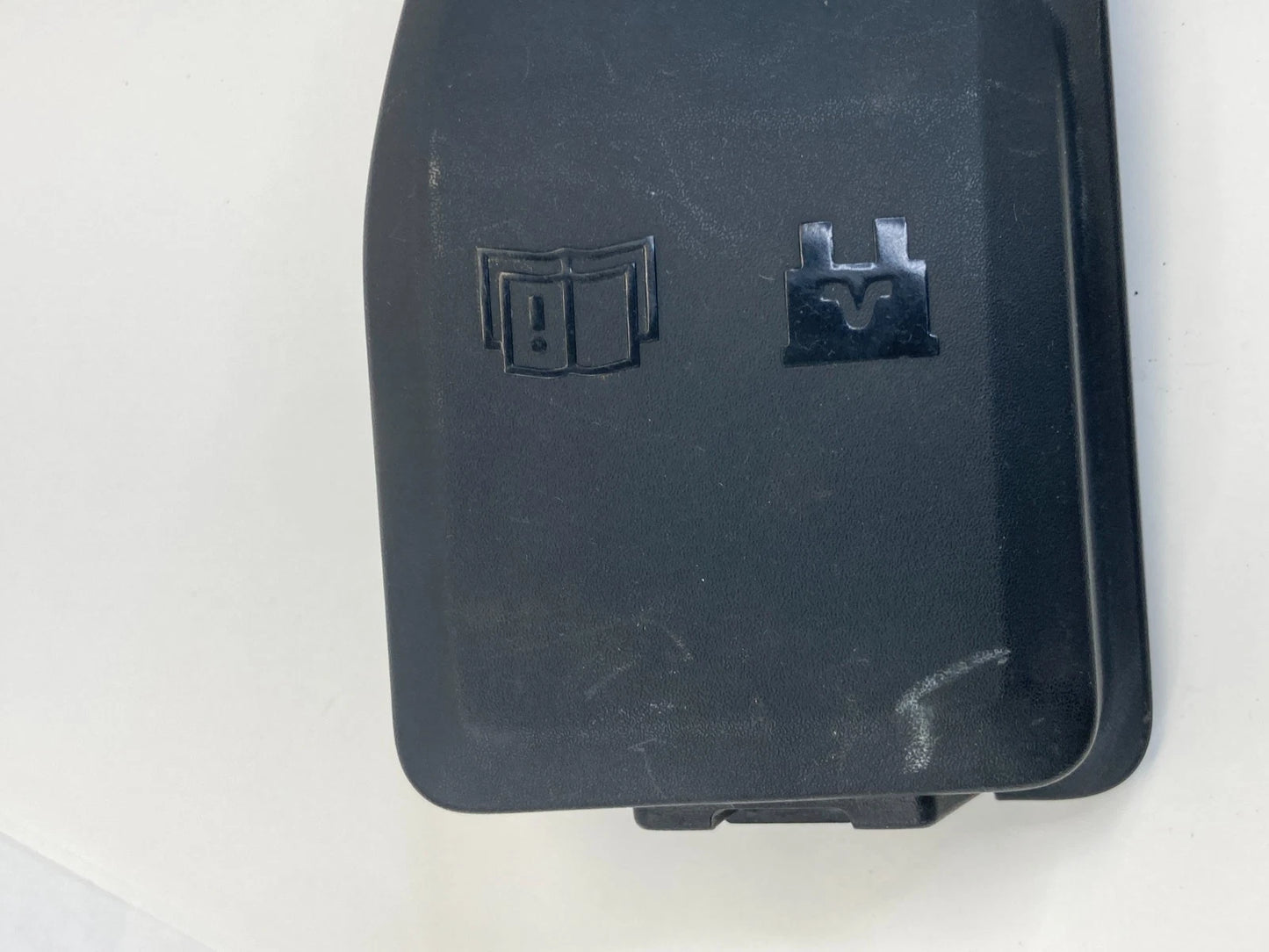 2012 Volvo S60 T5 2011 Volvo S80 Engine Fuse Relay Box Cover Lid 31328191 OEM
