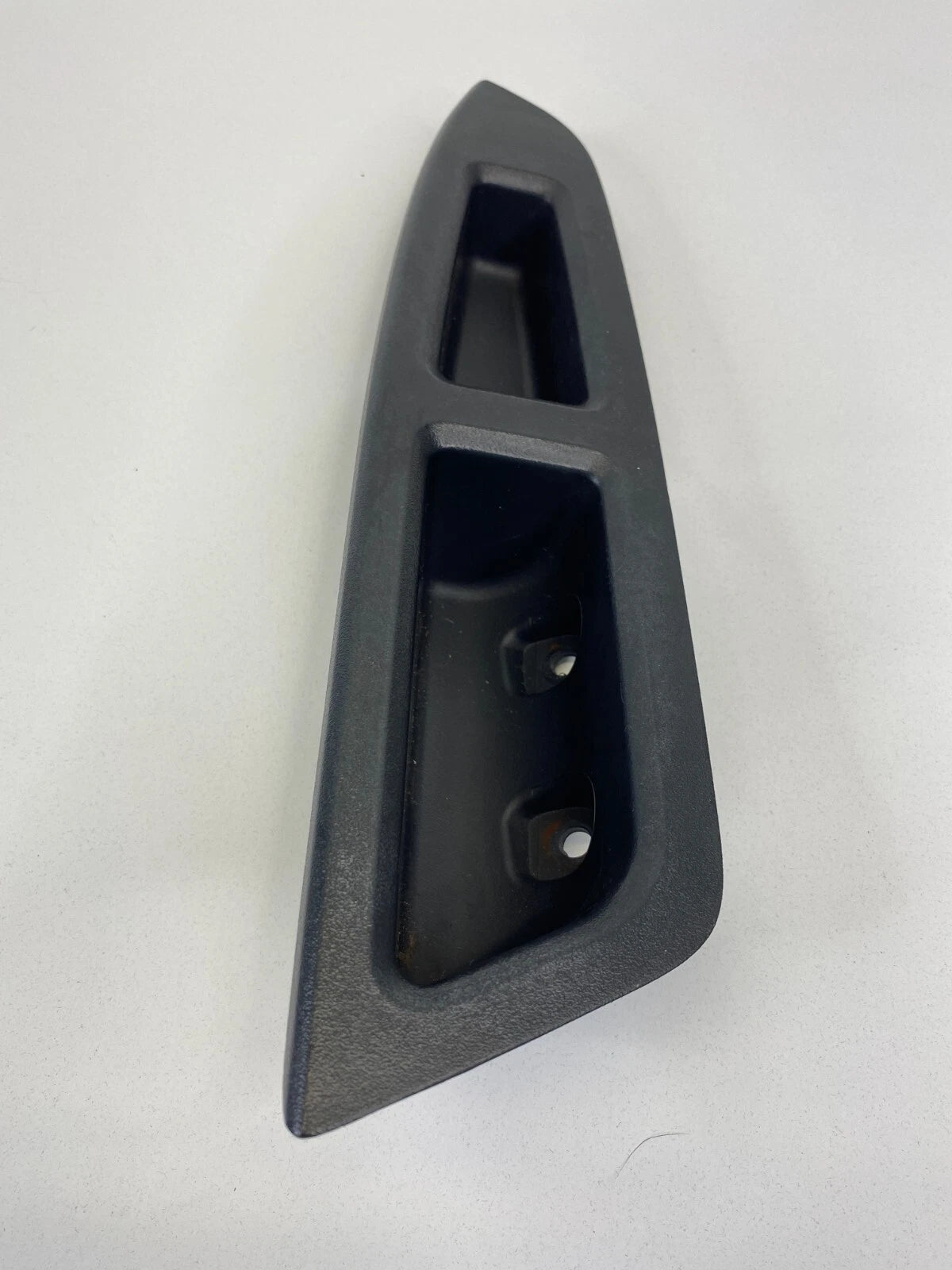 2006-2013 CHEVY IMPALA REAR RIGHT SIDE DOOR WINDOW SWITCH COVER BEZEL 1799354