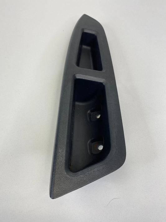 2006-2013 CHEVY IMPALA REAR RIGHT SIDE DOOR WINDOW SWITCH COVER BEZEL 1799354