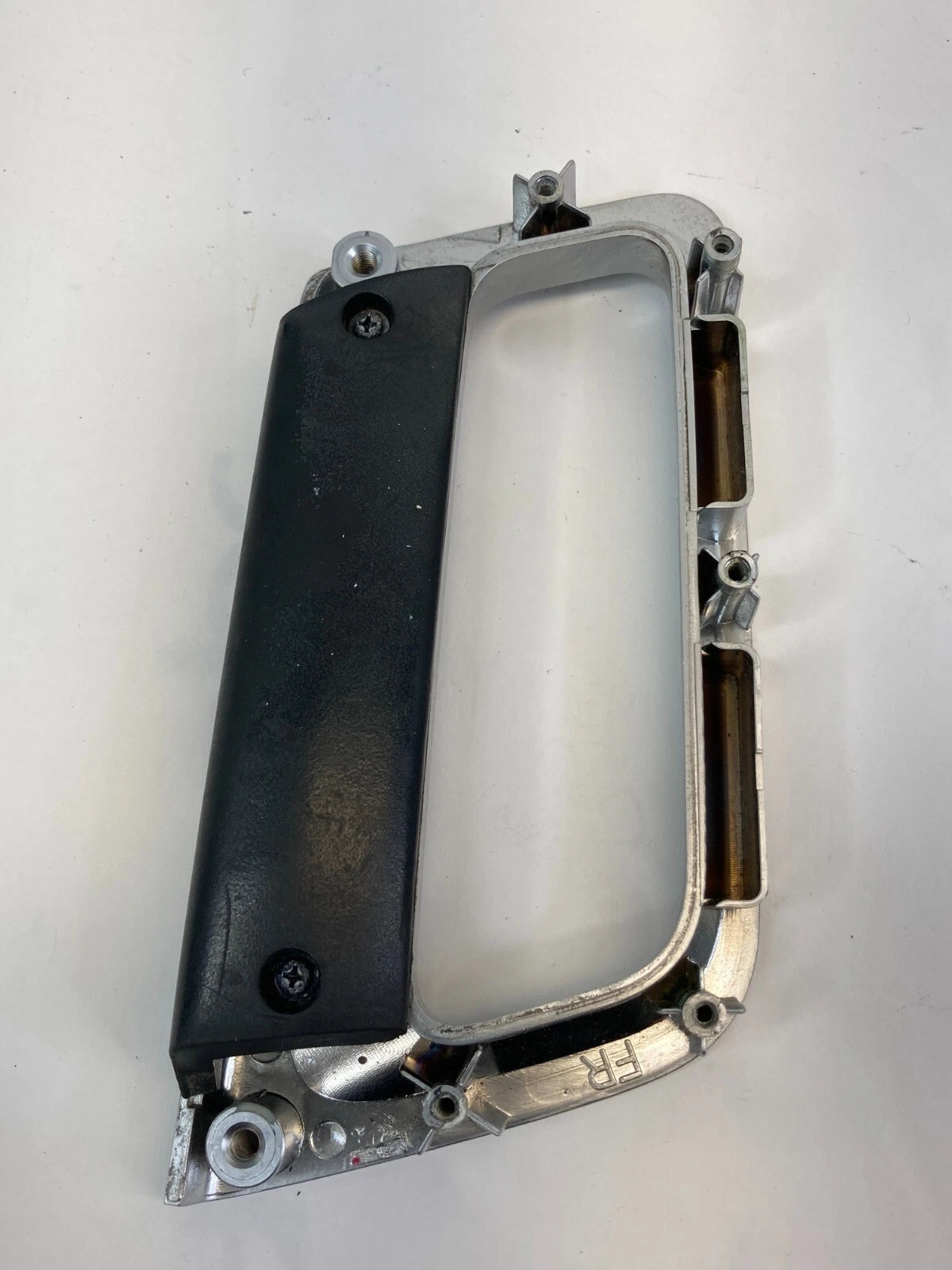 08 09 10 SATURN VUE FRONT RIGHT SIDE INNER DOOR PULL HANDLE TRIM BEZEL OEM