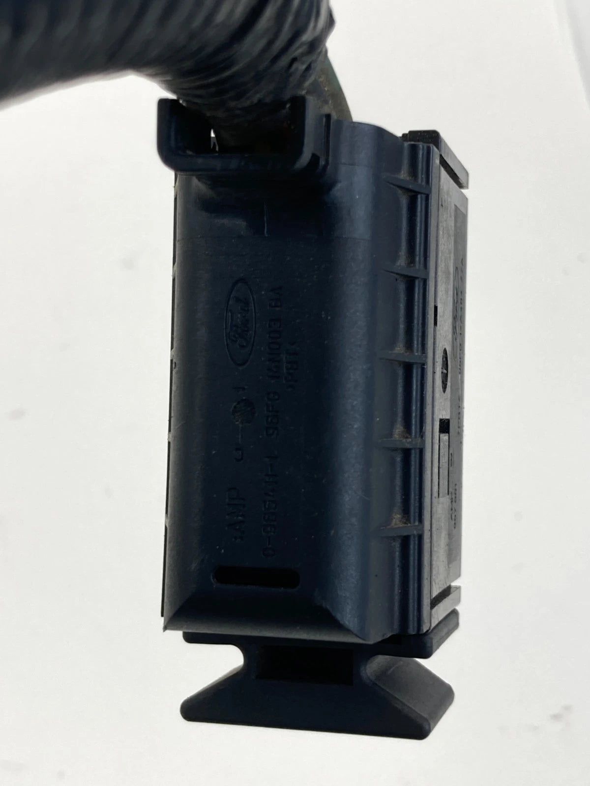 1998-2002 LINCOLN TOWN CAR ABS PUMP ANTI-LOCK BRAKE WIRING CONNECTOR PLUG OEM