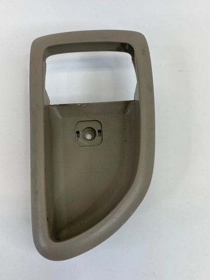 2003-2009 KIA SORENTO FRONT RIGHT SIDE INNER DOOR HANDLE BEZEL TRIM 82622-3E000