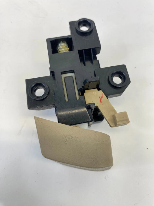 2012-2014 HYUNDAI ACCENT PASSENGER SIDE GLOVE BOX LATCH HANDLE LOCK BEIGE OEM