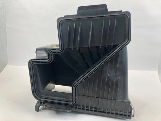 2002-2005 BMW 745i 4.4L V8 AIR CLEANER FILTER BOX LOWER COVER OEM 13717531864
