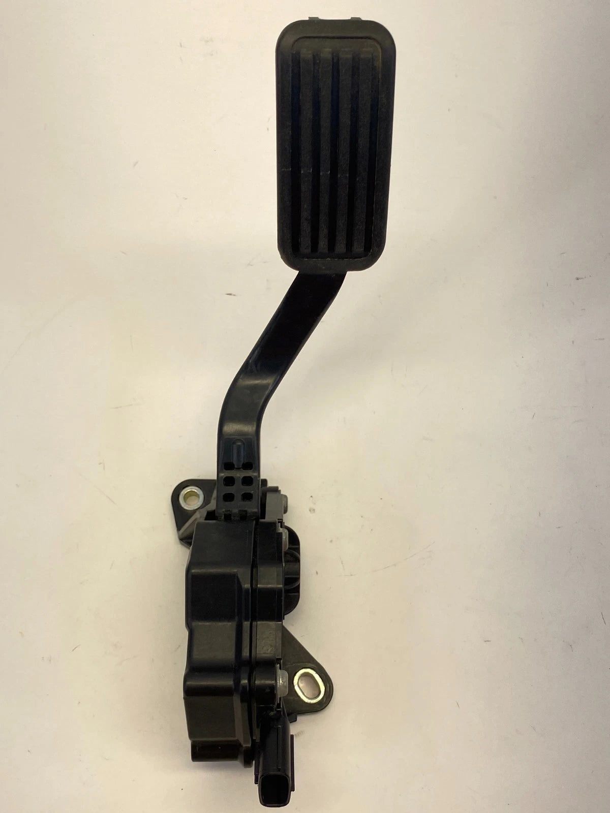07-11 TOYOTA YARIS 08-14 XD ACCELERATOR GAS PEDAL TRAVEL ASSEMBLY 7811052020 OEM