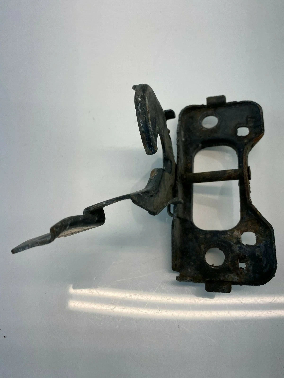 2008 2009 2010 2011 CHRYSLER TOWN & COUNTRY HOOD LOCK LATCH STRIKER ASSY OEM