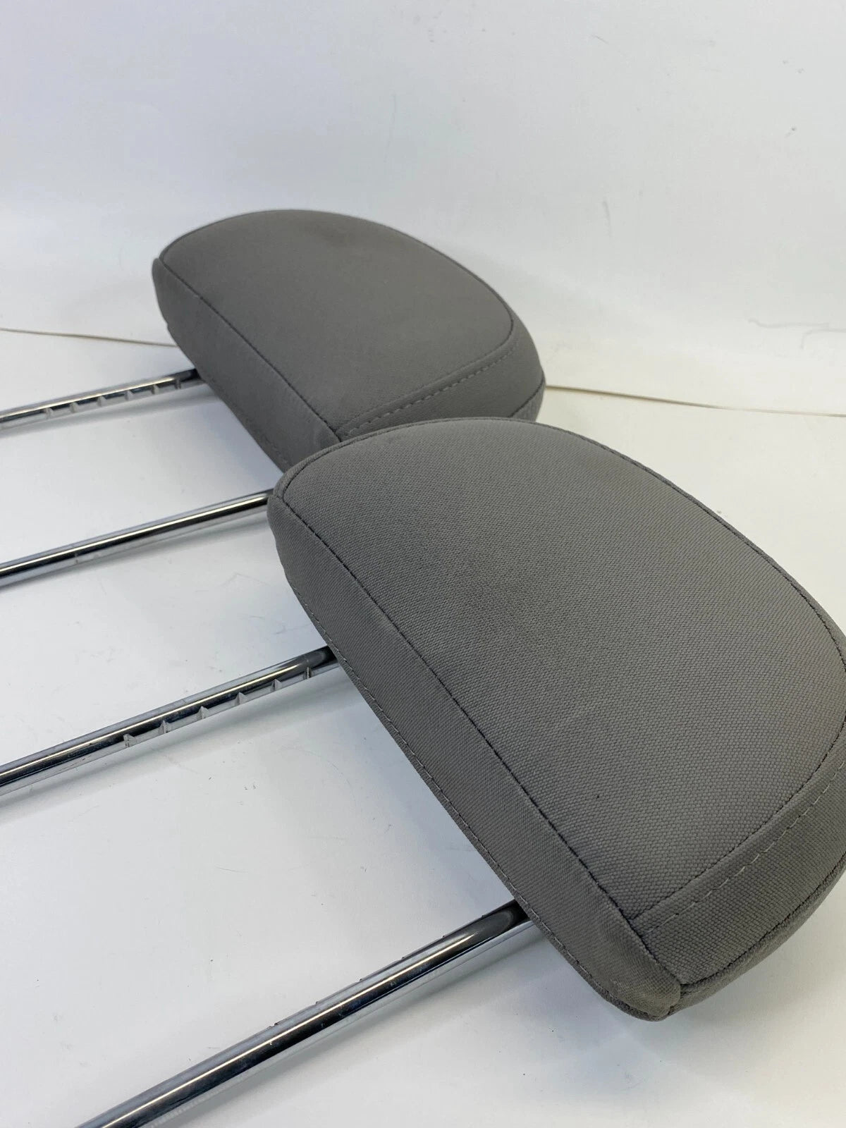 2008-2010 SATURN VUE REAR SEAT HEADREST HEAD REST LEFT & RIGHT PAIR SET OEM