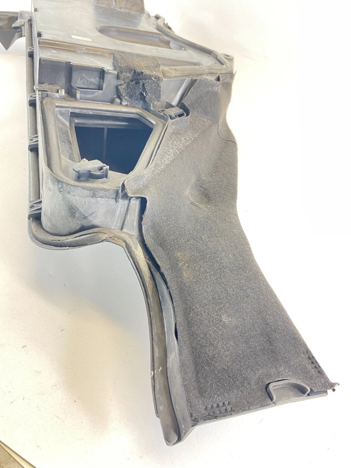 04-07 BMW 530I 525I RIGHT INTAKE MANIFOLD MICROFILTER HOUSING COVER 64316939722
