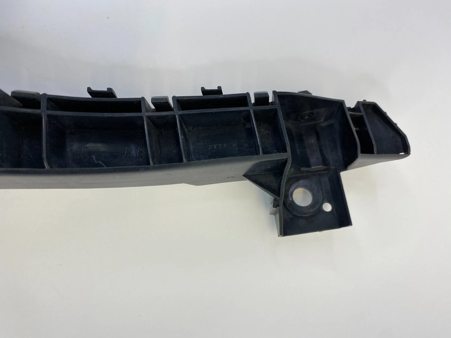 2009-2013 SUBARU FORESTER FRONT BUMPER RIGHT SIDE RETAINER BRACKET MOUNT OEM
