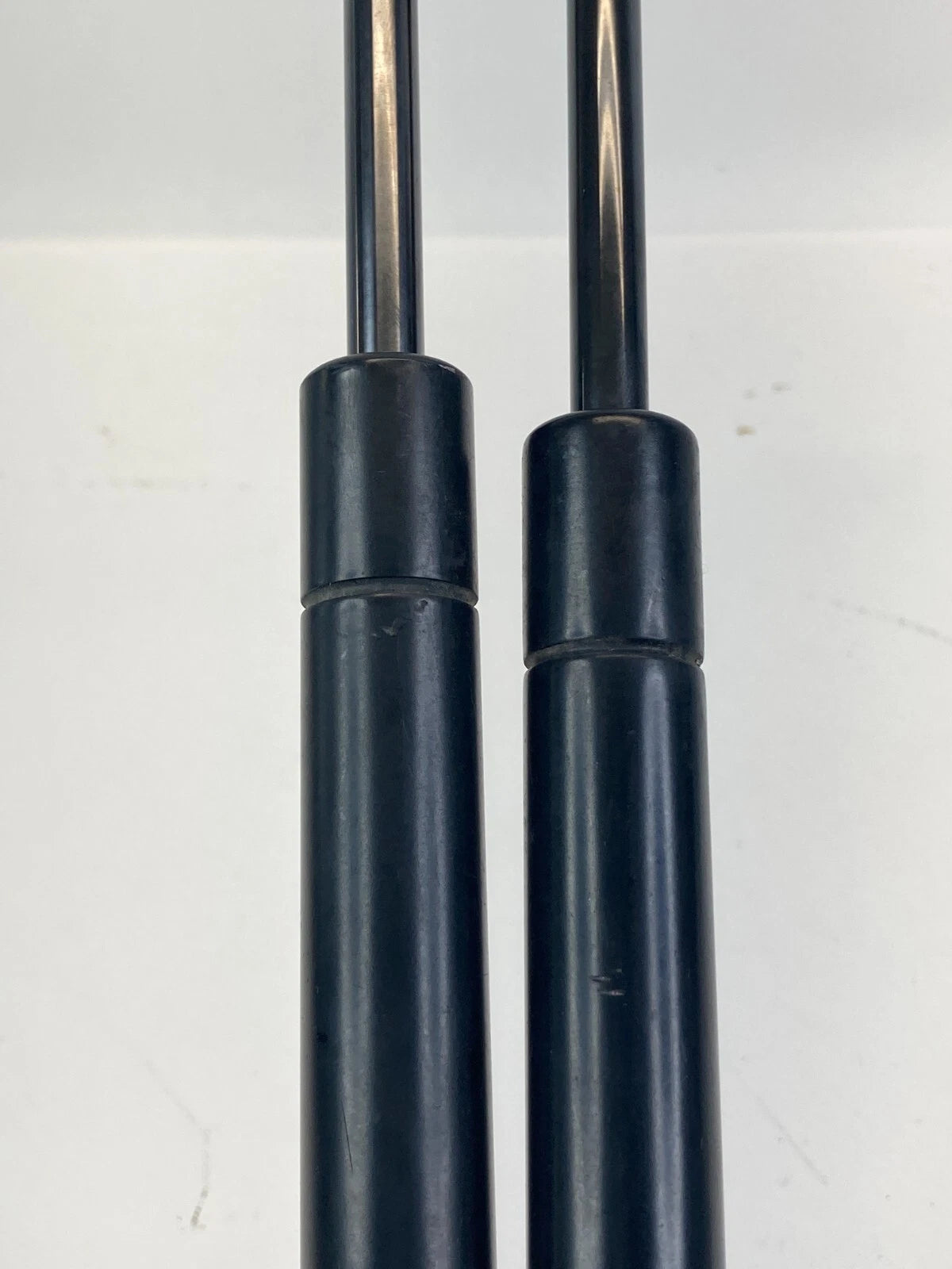 04-09 CADILLAC SRX BASE HATCH LIFTGATE LIFT CYLINDER STRUT SUPPORT PAIR 25736515