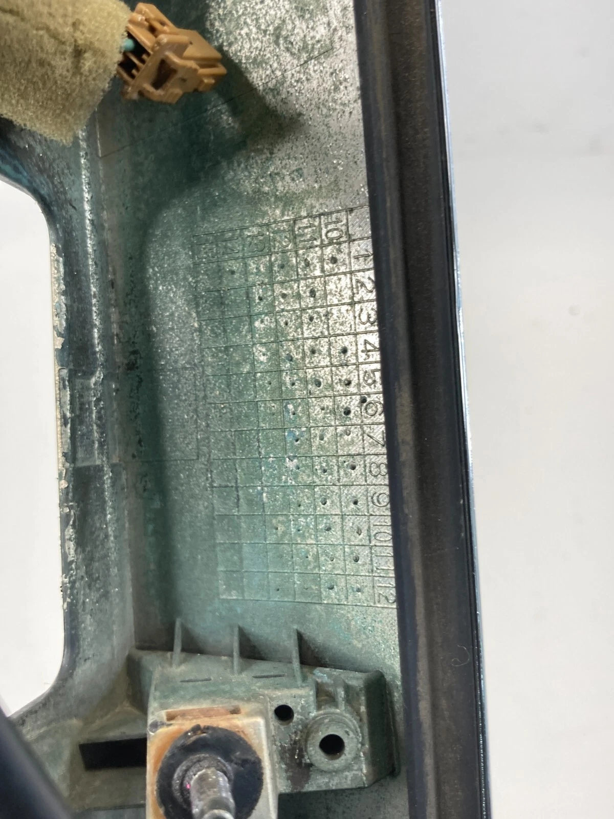 2014 2015 NISSAN ROGUE SELECT HATCH LIFTGATE TAILGATE LICENSE PLATE MOLDING OEM