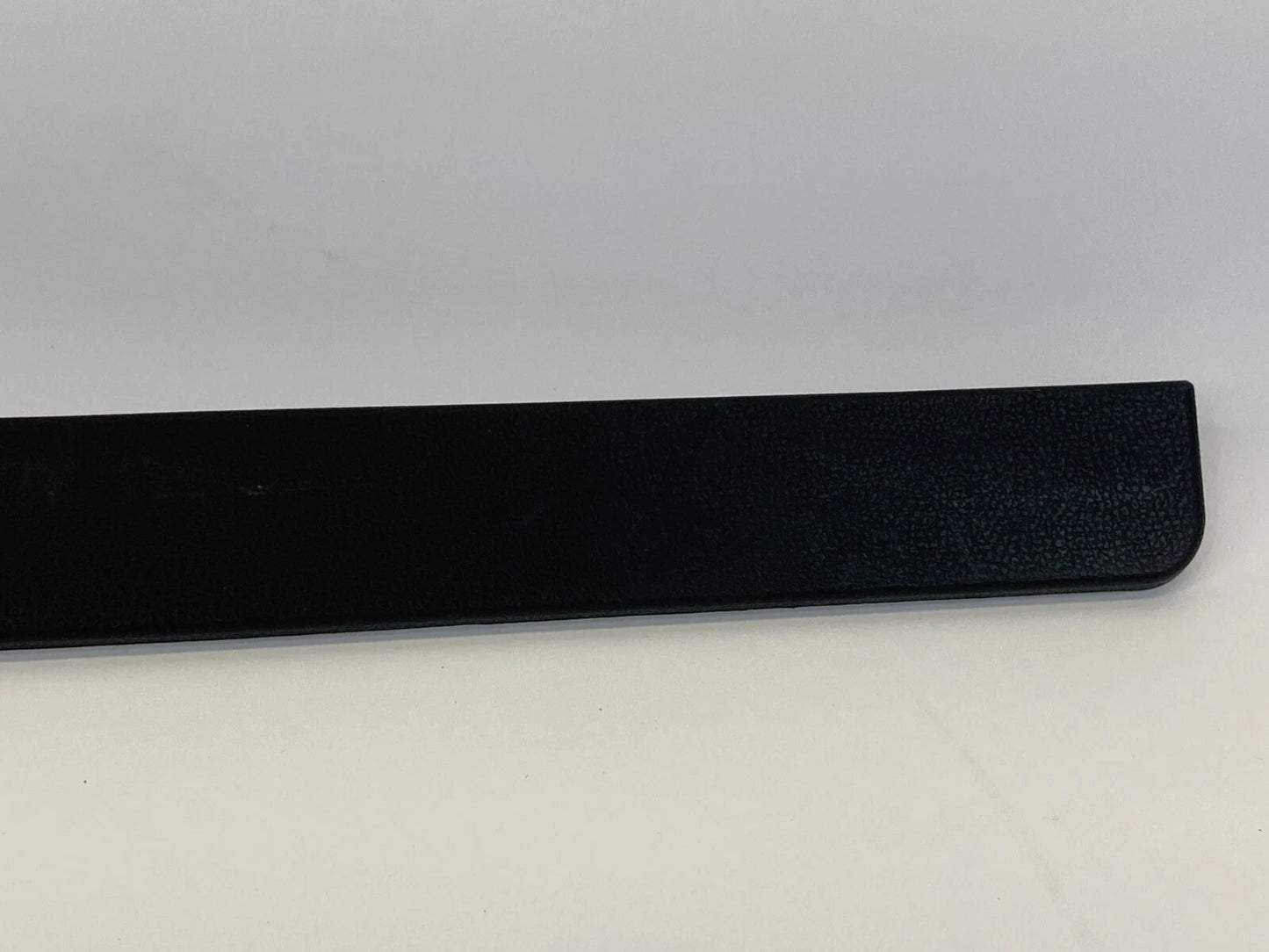 2008-2013 NISSAN ROGUE FRONT LEFT SIDE DOOR SILL SCUFF PLATE STEP 769B1-JM00A