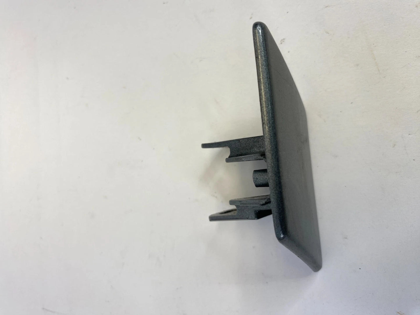 2009-2012 BMW 3 SERIES E90 E91 BUMPER FRONT LEFT HEADLIGHT WASHER COVER CAP OEM