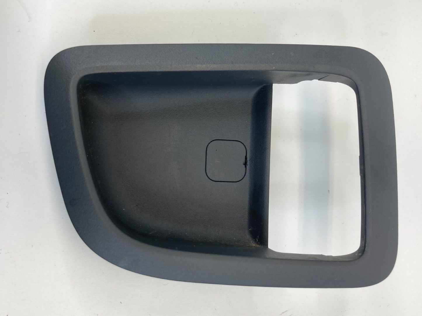 2004-2006 Kia Spectra EX Sedan 4-DR Rear Right Door Handle Bezel Trim 836212F000