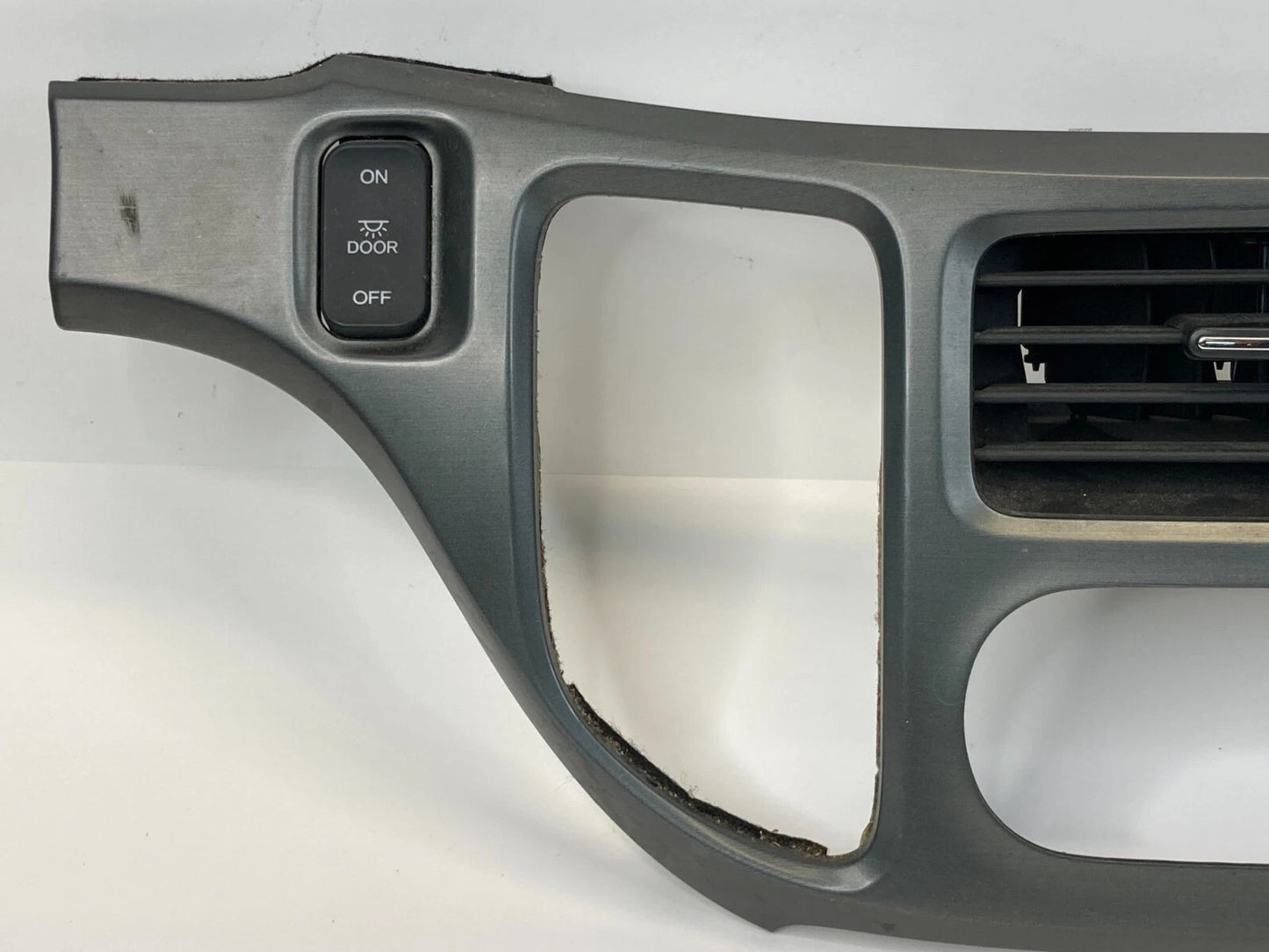 2005-2007 HONDA ODYSSEY DASH CLIMATE CONTROL TRIM BEZEL W/ AIR VENT & SWITCHS