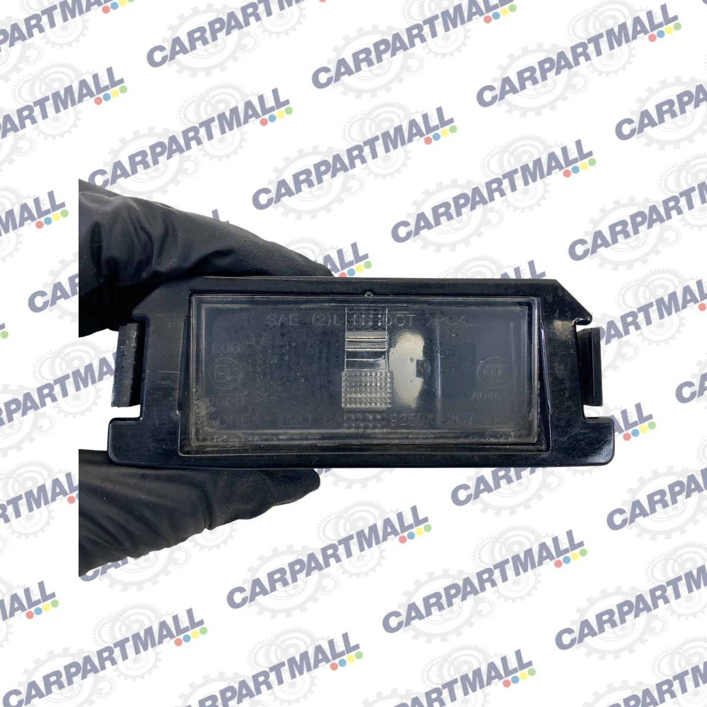 2012-2017 KIA RIO REAR LICENSE PLATE LIGHT LAMP HOUSING ASSEMBLY 9250X-2C7 OEM