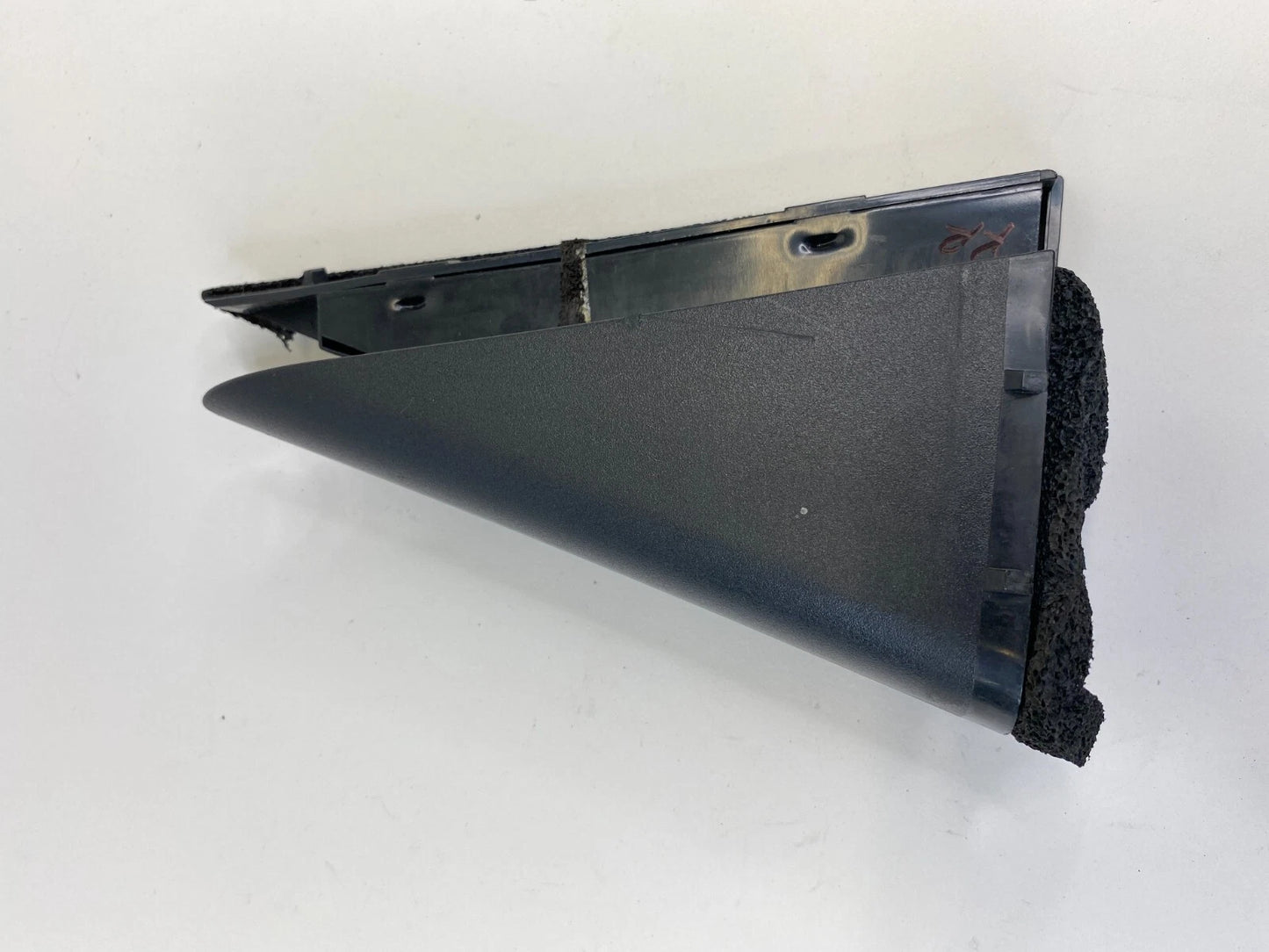 2008-2013 NISSAN ROGUE REAR RIGHT DOOR INNER CORNER WINDOW GLASS COVER CHANNEL