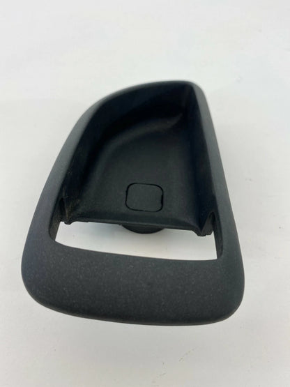 01-06 HYUNDAI SANTA FE FRONT RIGHT SIDE INNER DOOR HANDLE BEZEL TRIM 82621-26000