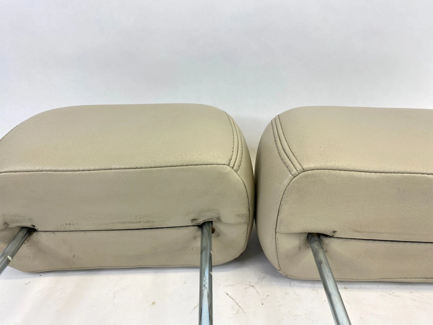2003-2006 CHEVROLET TAHOE FRONT LEFT & RIGHT SEAT HEADREST HEAD REST PAIR SET