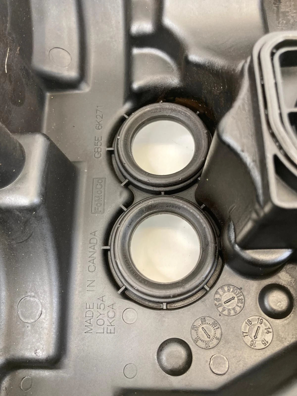 2015-2018 FORD EDGE 2.0L. 2.3L TOP ENGINE VALVE COVER CYLINDER HEAD GB5E-6K271